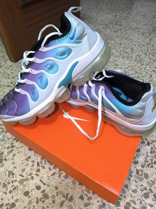 Nike Air Vapormax Plus - Blanco y Morado