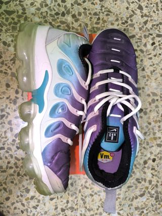 Nike Air Vapormax Plus - Blanco y Morado