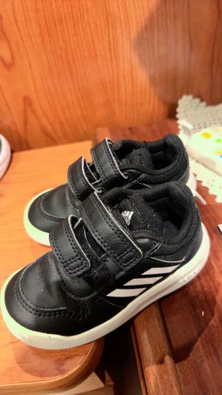 Zapatillas Adidas bebé - talla 22