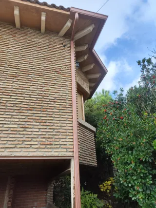 Montaje de canalones, impermeabilización de tejado