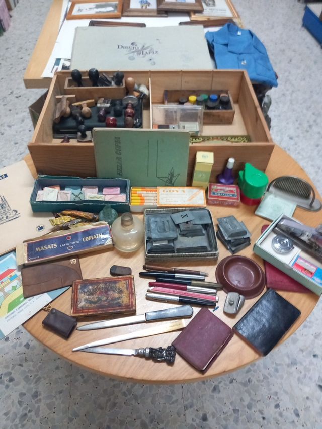 Caja artículos antiguos imprenta