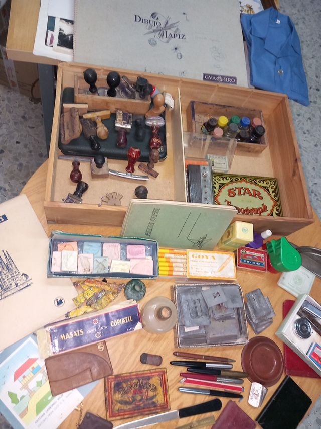 Caja artículos antiguos imprenta