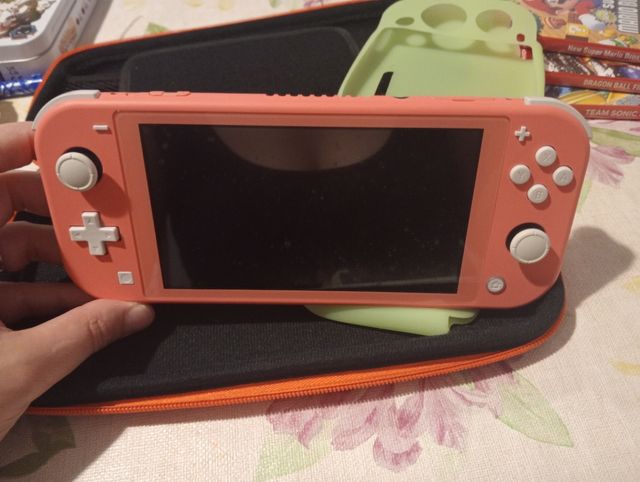 Nintendo Switch Lite Pink + cover + giochi
