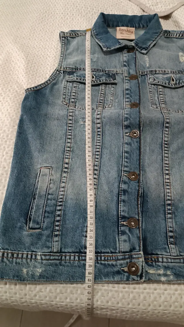 Chaleco vaquero Bershka XS oversize.