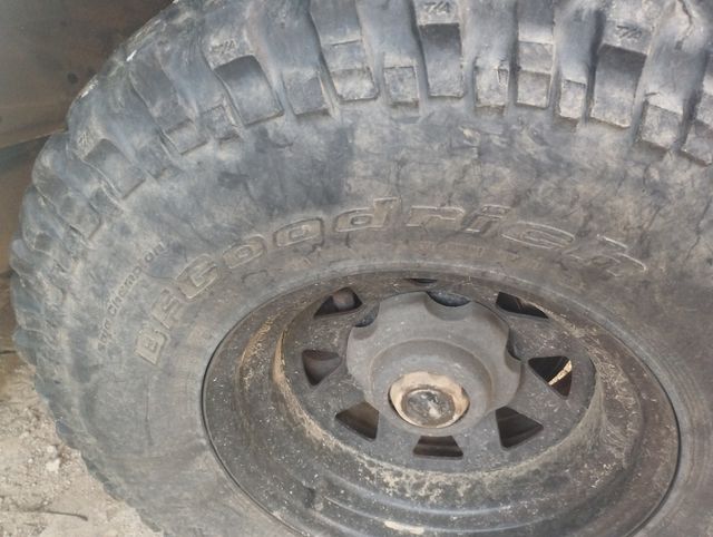 Neumáticos 33 + llantas nissan