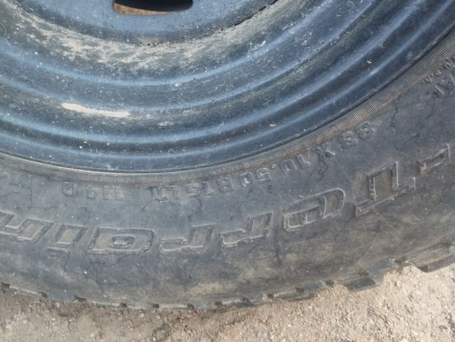 Neumáticos 33 + llantas nissan