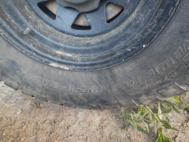 Neumáticos 33 + llantas nissan