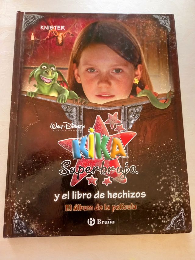 Kika superbruja y el libro de hechizos. Álbum peli