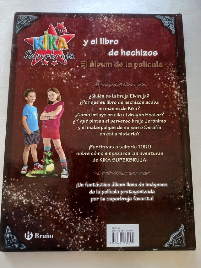 Kika superbruja y el libro de hechizos. Álbum peli