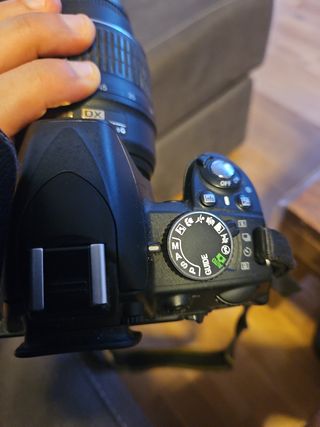 Nikon D3100 con Objetivo y Accesorios.