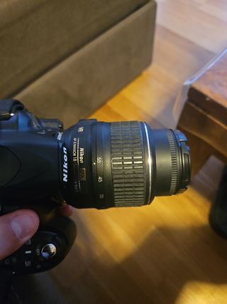 Nikon D3100 con Objetivo y Accesorios.