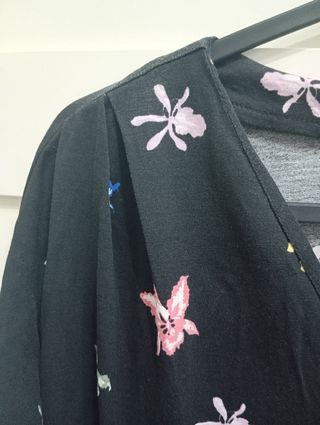 Camiseta BIMBA Y LOLA XS negra - flores