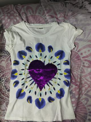 Camiseta Desigual corazón purpura