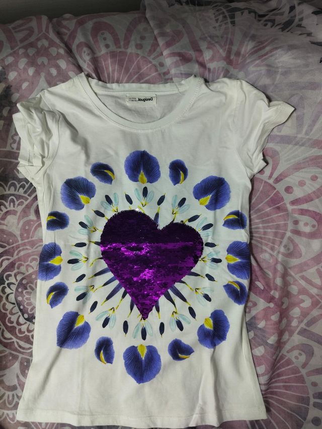 Camiseta Desigual corazón purpura