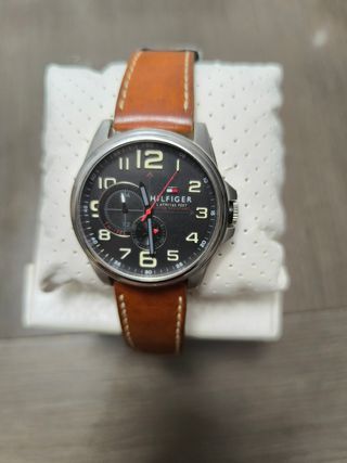 Reloj Tommy Hilfiger marrón