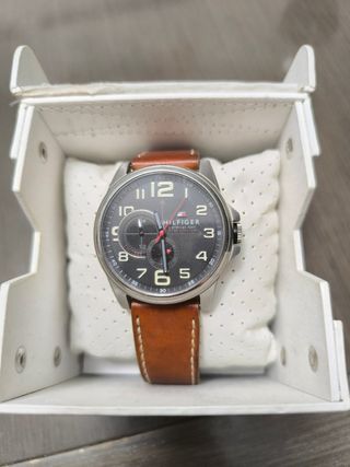 Reloj Tommy Hilfiger marrón