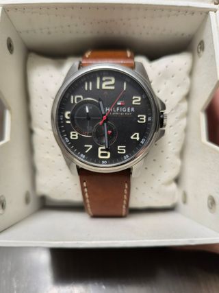 Reloj Tommy Hilfiger marrón