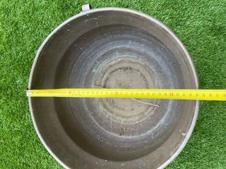 Macetero metálico estilo antiguo