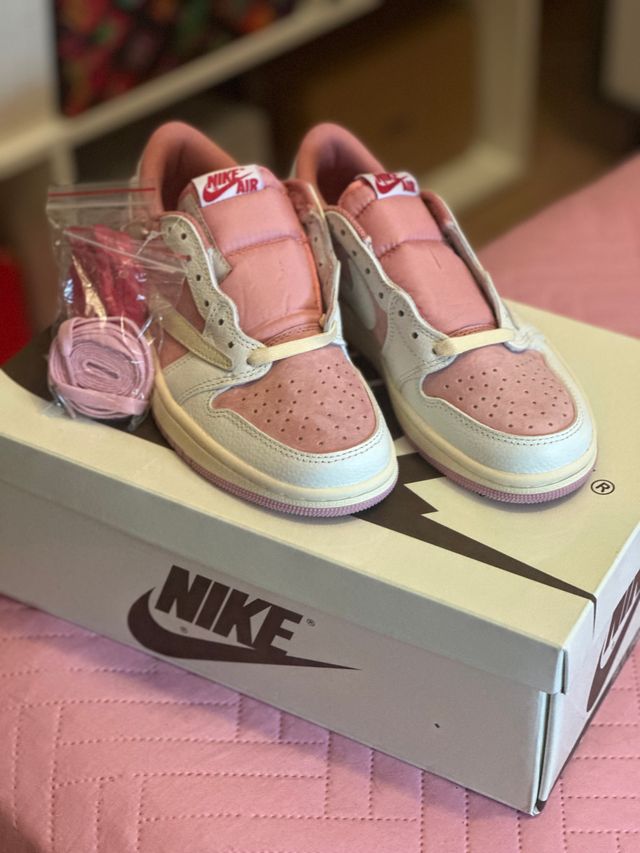 Zapatillas Jordan Travis Scott - Rosa