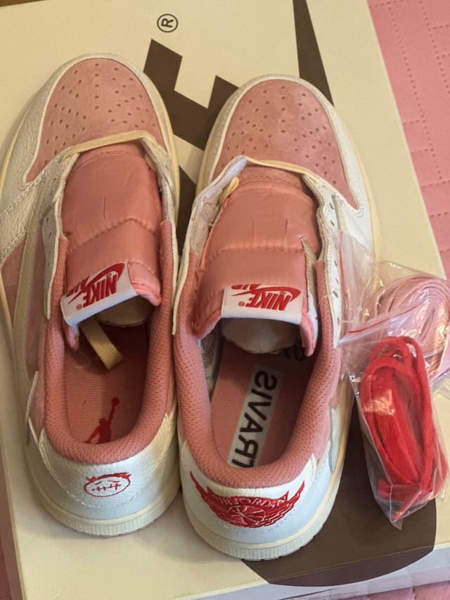 Zapatillas Jordan Travis Scott - Rosa
