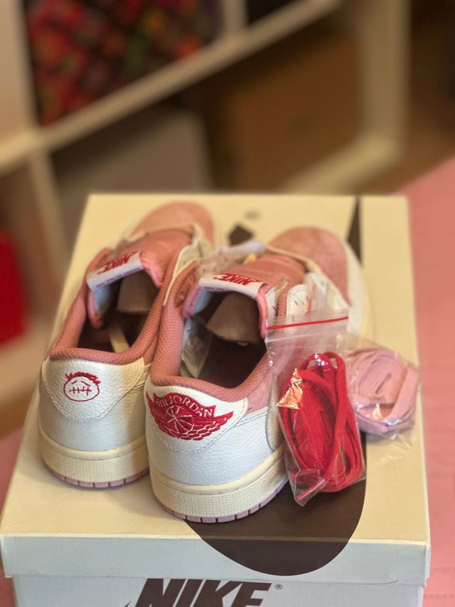 Zapatillas Jordan Travis Scott - Rosa