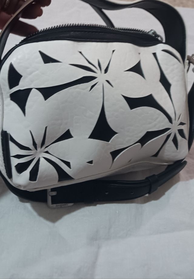 Bolso Desigual blanco y negro
