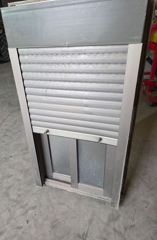Ventana aluminio 2 hojas correderas con persiana