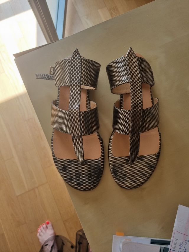 Sandalias planas plateadas