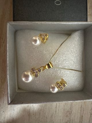 Joyas Nuevo Trazo: Pendientes y Gargantilla