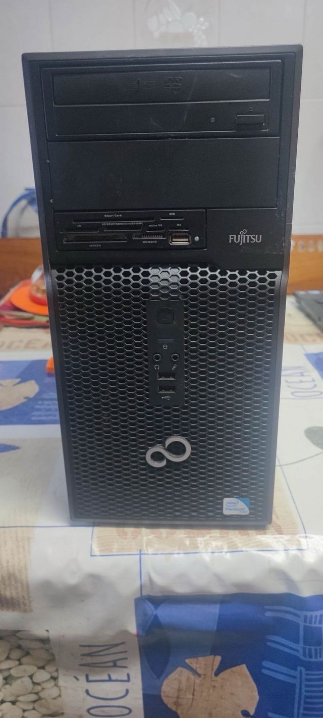 Fujitsu Esprimo - PC de sobremesa
