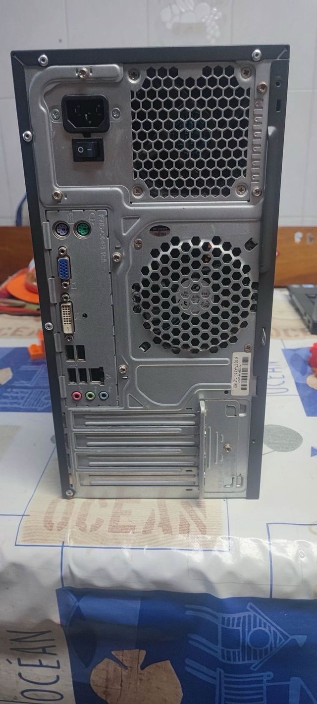 Fujitsu Esprimo - PC de sobremesa