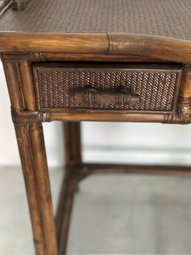 Escritorio Pagoda de bambu y tela de Hierba.