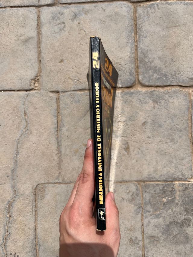 Biblioteca universal de misterio y terror 24