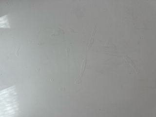 Escritorio de madera con cajones