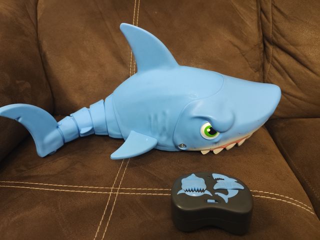 Tiburón RC Mega Chomp control remoto