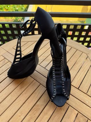 Zapatos tacón negro pedrería
