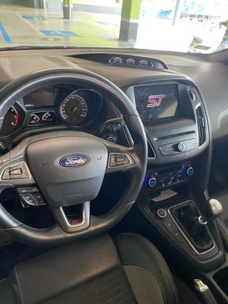 Ford Focus familiar St (del 2018) 2.0 250CV. 