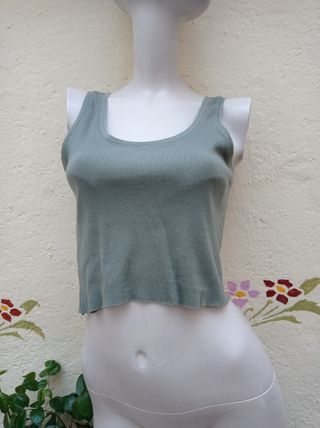 Top corto de canalé verde oliva