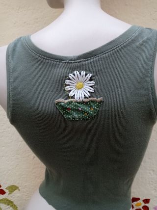 Top corto de canalé verde oliva