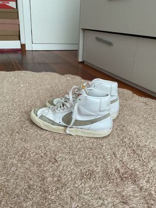 Nike Blazer Mid '77 - Blancas