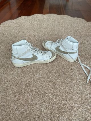 Nike Blazer Mid '77 - Blancas