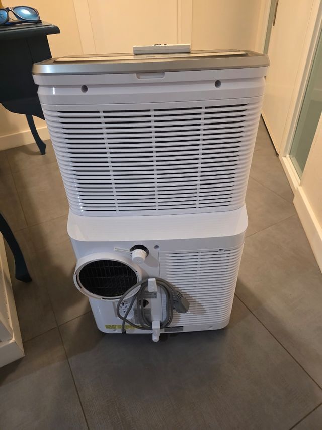 AEG - Aire acondicionado/Pingüino portátil 30-40m2