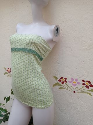 Top sin tirantes estampado floral