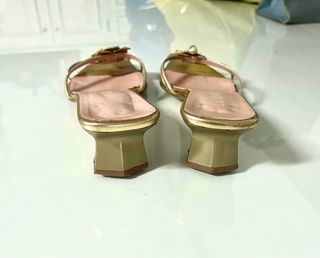 Sandalias LA ZAPATERIA doradas