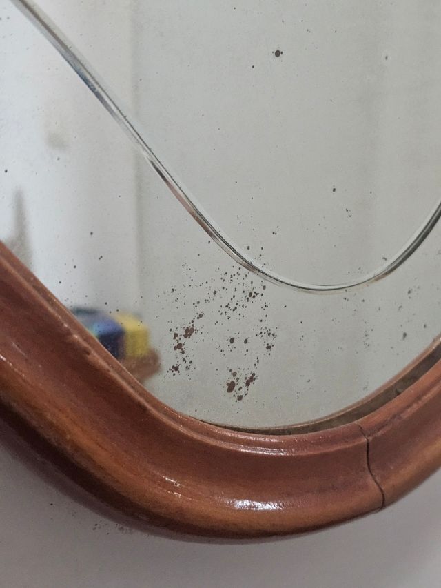 Consola y espejo antiguos de madera