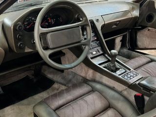 PORSCHE 928  S   1986