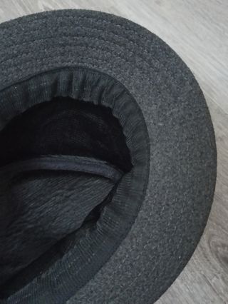 Sombrero gris fedora de fieltro