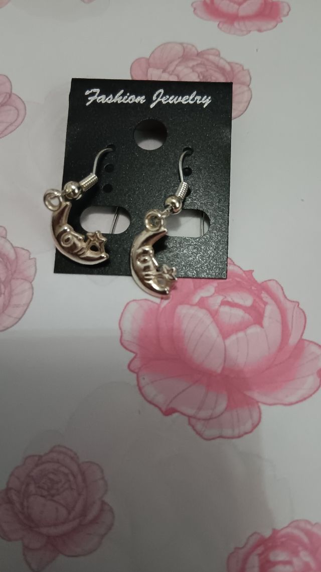 Pendienttes de diferente motivos