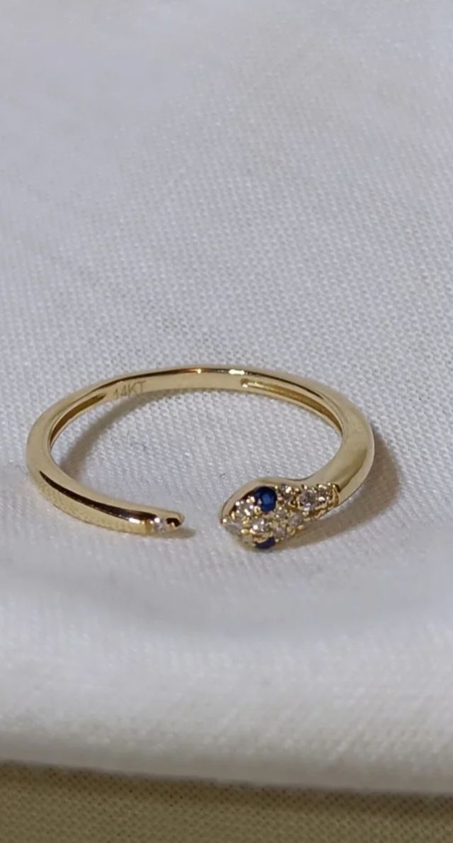 Anillo serpiente oro 14k, diamantes y zafiros.