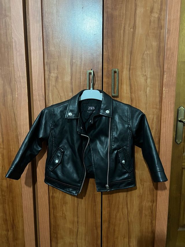 Chaqueta Zara polipiel negra niño/a 2-3 años
